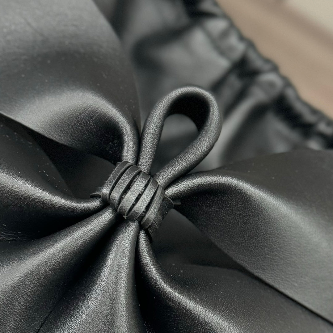 LOE 27 HAMMOCK COMPACT BAG IN BLACK CALFSKIN