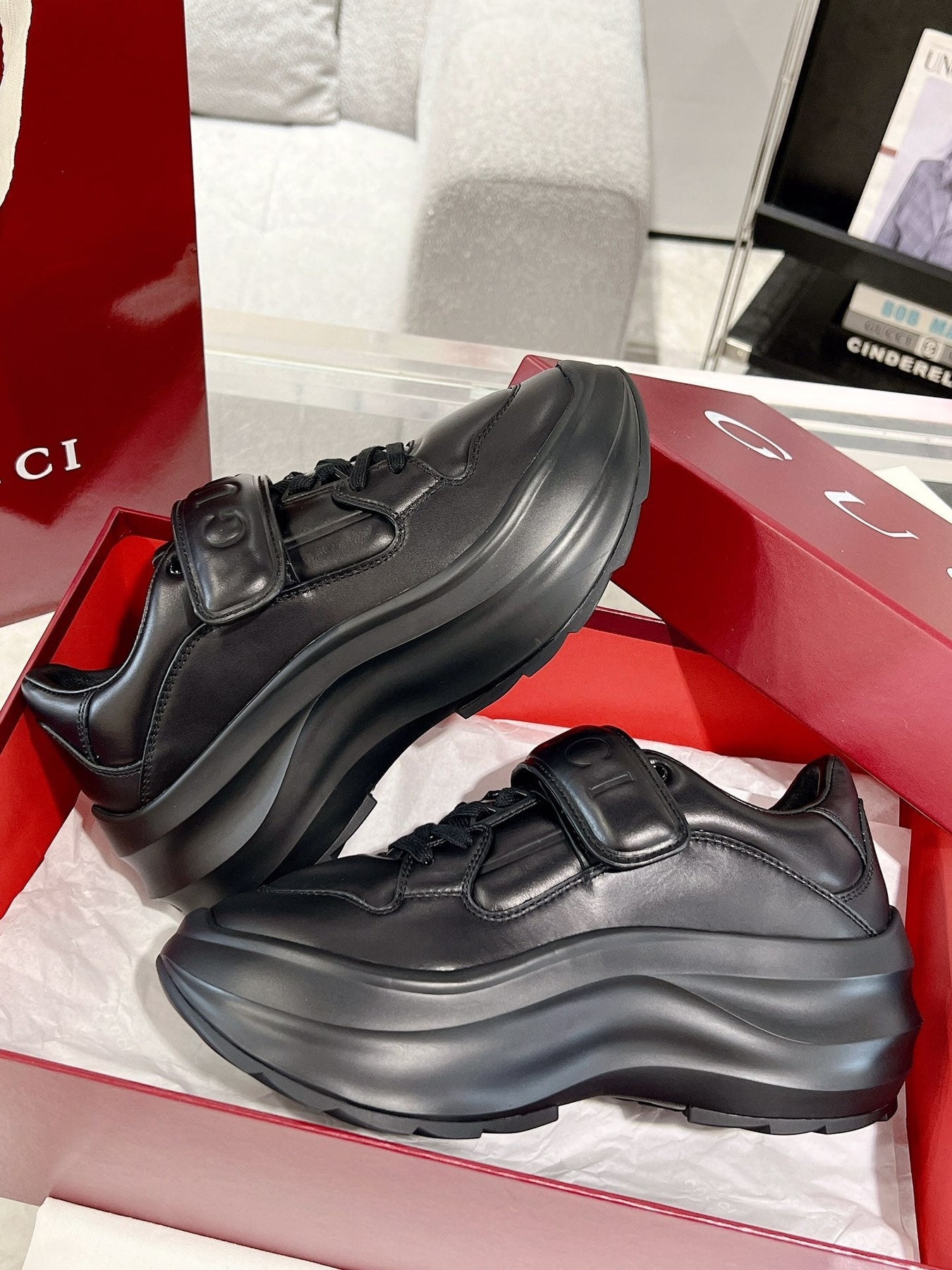 GG WAVE SNEAKER IN BLACK CALFSKIN