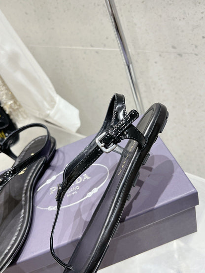 PRA PATENT LEATHER THONG SANDALS BLACK