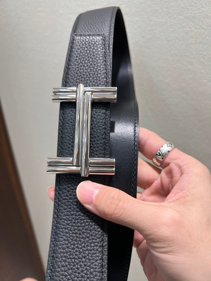 HM TRAVERSE BELT BUCKLE & REVERSIBLE BLACK LEATHER STRAP 38 MM SILVER HARDWARE