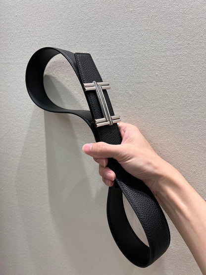 HM TRAVERSE BELT BUCKLE & REVERSIBLE BLACK LEATHER STRAP 38 MM SILVER HARDWARE