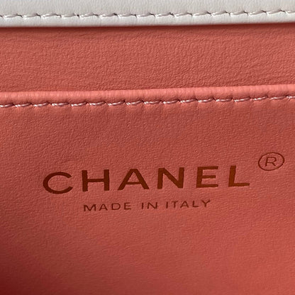 MINI FLAP BAG 19 IN WHITE CALFSKIN WITH DOUBLE GOLD BALL