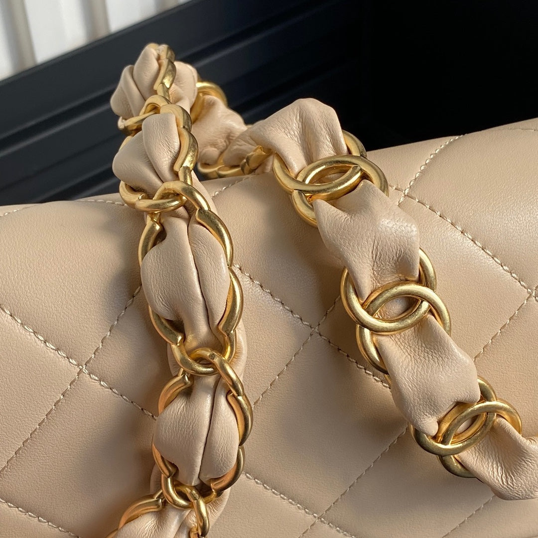 MEDIUM FLAP BAG 26 IN AKAROA BEIGE CALFSKIN GOLD DOUBLE C THICK CHAIN