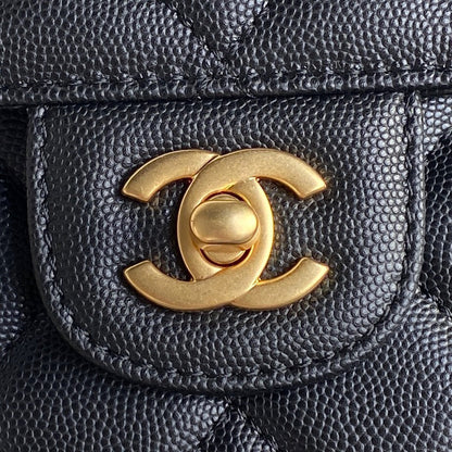 RETRO STYLE FLAP BAG 19 IN BLACK GRAINED CALFSKIN GOLD HARDWARE