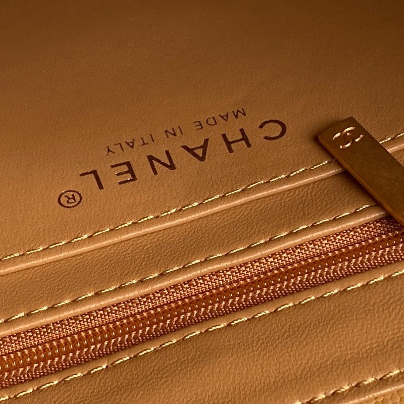 RETRO STYLE FLAP BAG 19 IN RAW SIENNE GRAINED CALFSKIN GOLD HARDWARE