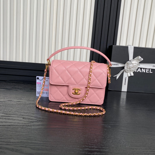 RETRO STYLE FLAP BAG 19 IN LGHT PINK GRAINED CALFSKIN GOLD HARDWARE