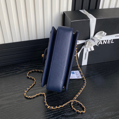 RETRO STYLE FLAP BAG 19 IN NAVY BLUE GRAINED CALFSKIN GOLD HARDWARE