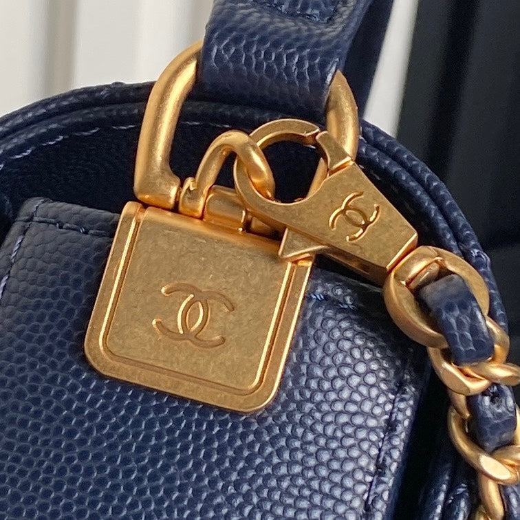 RETRO STYLE FLAP BAG 19 IN NAVY BLUE GRAINED CALFSKIN GOLD HARDWARE