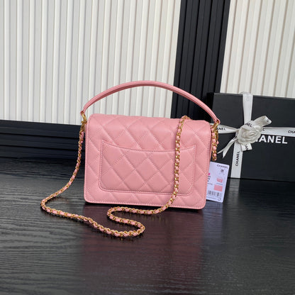 RETRO STYLE FLAP BAG 22 IN LIGHT PINK GRAINED CALFSKIN GOLD HARDWARE