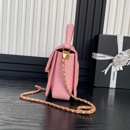 RETRO STYLE FLAP BAG 22 IN LIGHT PINK GRAINED CALFSKIN GOLD HARDWARE