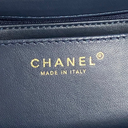 RETRO STYLE FLAP BAG 22 IN NAVY BLUE GRAINED CALFSKIN GOLD HARDWARE