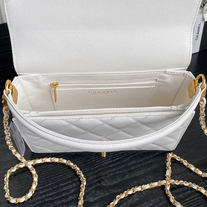 RETRO STYLE FLAP BAG 22 IN WHITE GRAINED CALFSKIN GOLD HARDWARE