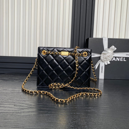QUILTED HANDBAG 21 IN BLACK DIAMOND PATTERN LAMBSKIN GOLD HARDWARE