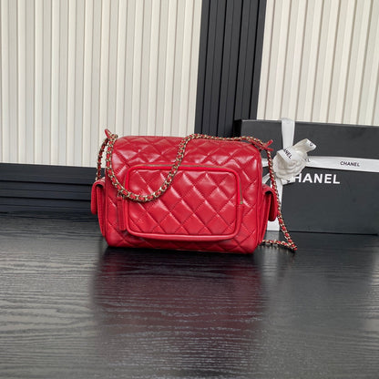 CAMERA BAG 24 IN RED SHINY CALFSKIN GOLD CHAIN