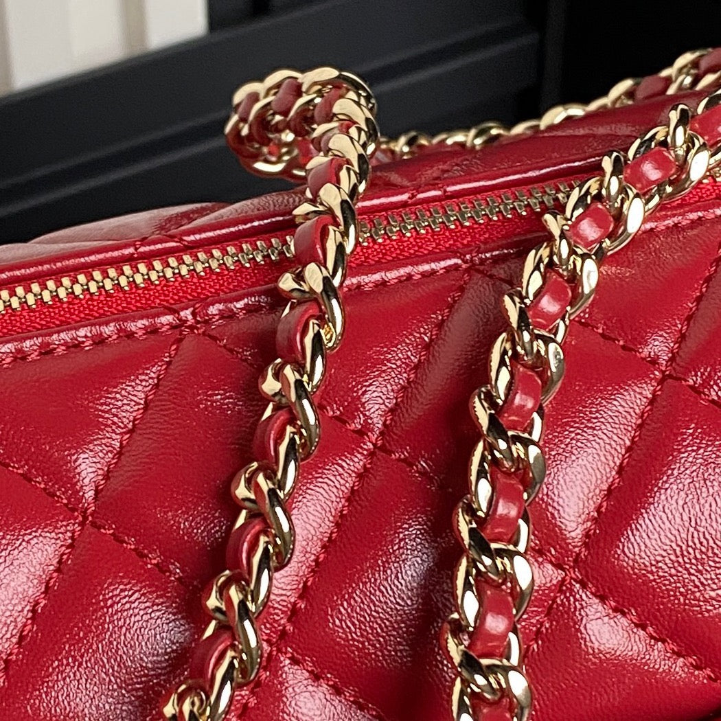 CAMERA BAG 24 IN RED SHINY CALFSKIN GOLD CHAIN