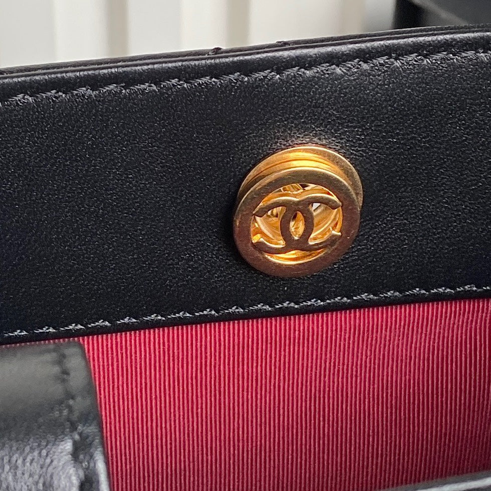 MAXI SHOULDER BAG CHAIN STRAP 28 IN BLACK CALFSKIN GOLD-TONE METALLIC