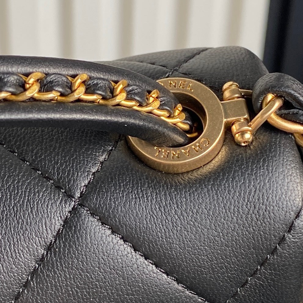 25C FLAP BAG 18 IN BLACK SMOOTH LAMBSKIN GOLD HARDWARE