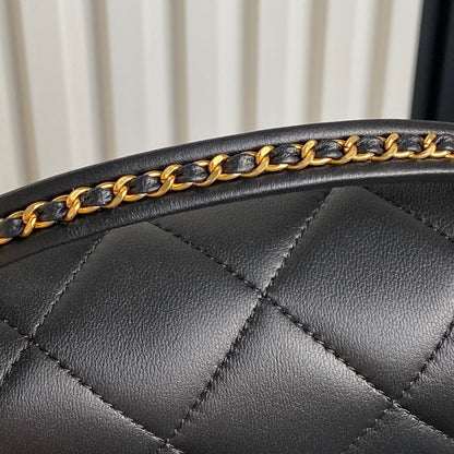 25C FLAP BAG 18 IN BLACK SMOOTH LAMBSKIN GOLD HARDWARE