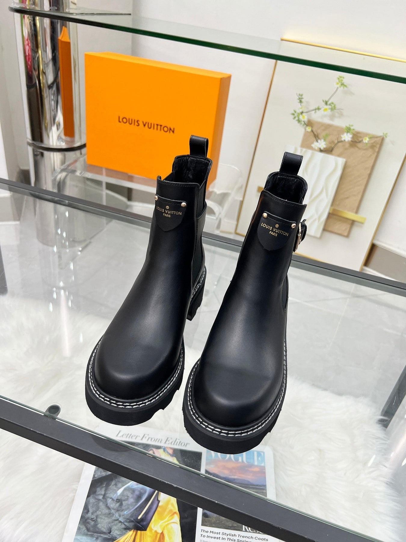 LV WOMEN'S SHORT BOOTS IN BLACK CALFSKIN