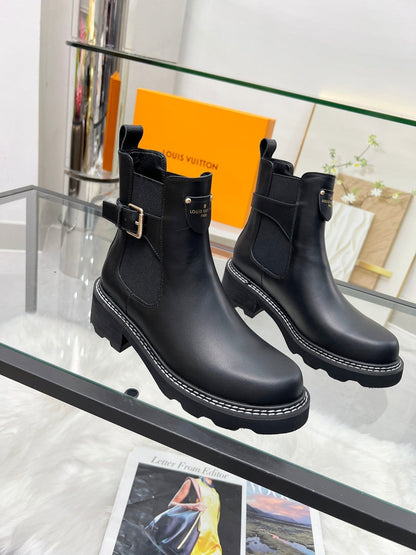 LV WOMEN'S SHORT BOOTS IN BLACK CALFSKIN