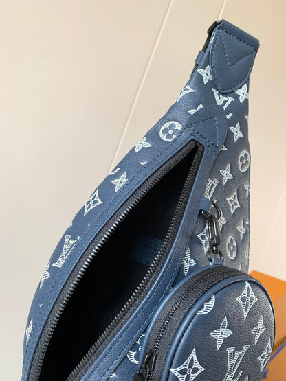 DUO CROSSBAG BAG 42 IN BLUE AND WHITE MONOGRAM SHADOW COWHIDE