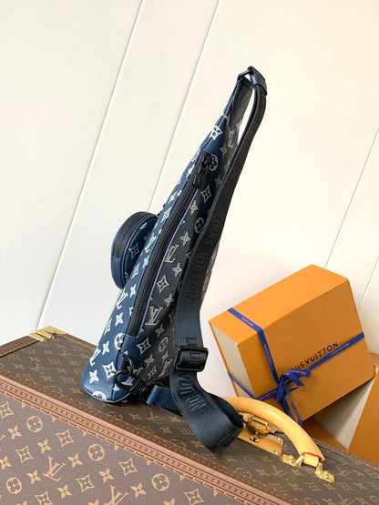 DUO CROSSBAG BAG 42 IN BLUE AND WHITE MONOGRAM SHADOW COWHIDE