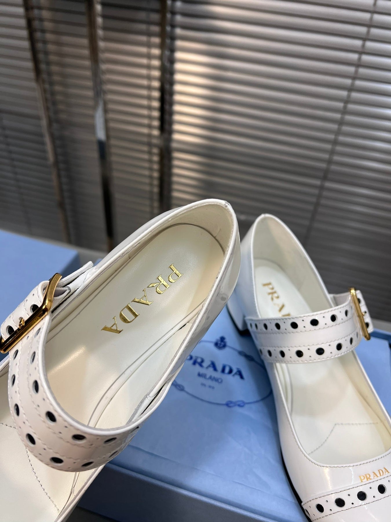 MARY JANE PUMPS IN WHITE GLOSSY CALFSKIN