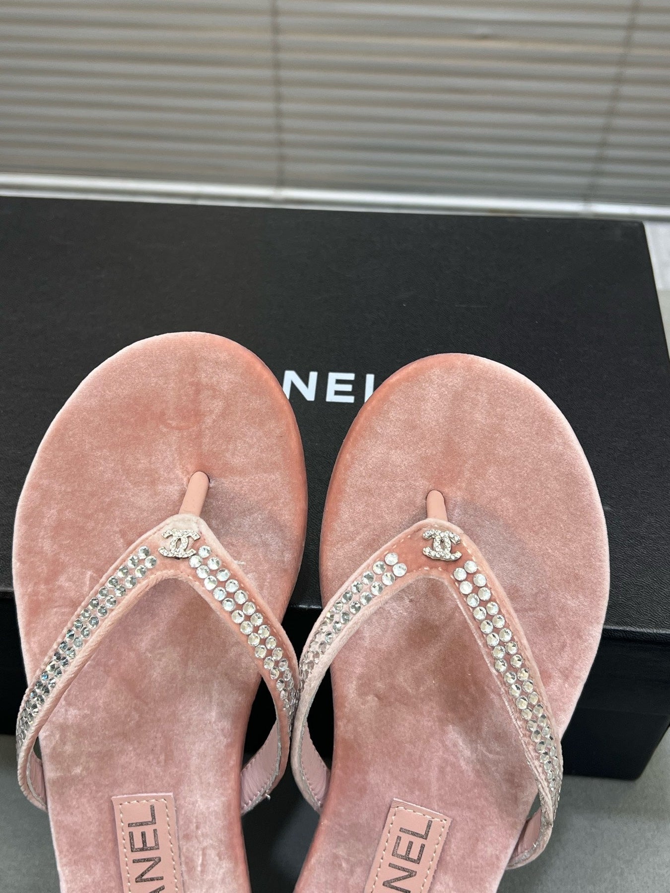 CRYSTAL THONG SANDAL IN FLAMINGO PINK SUEDE