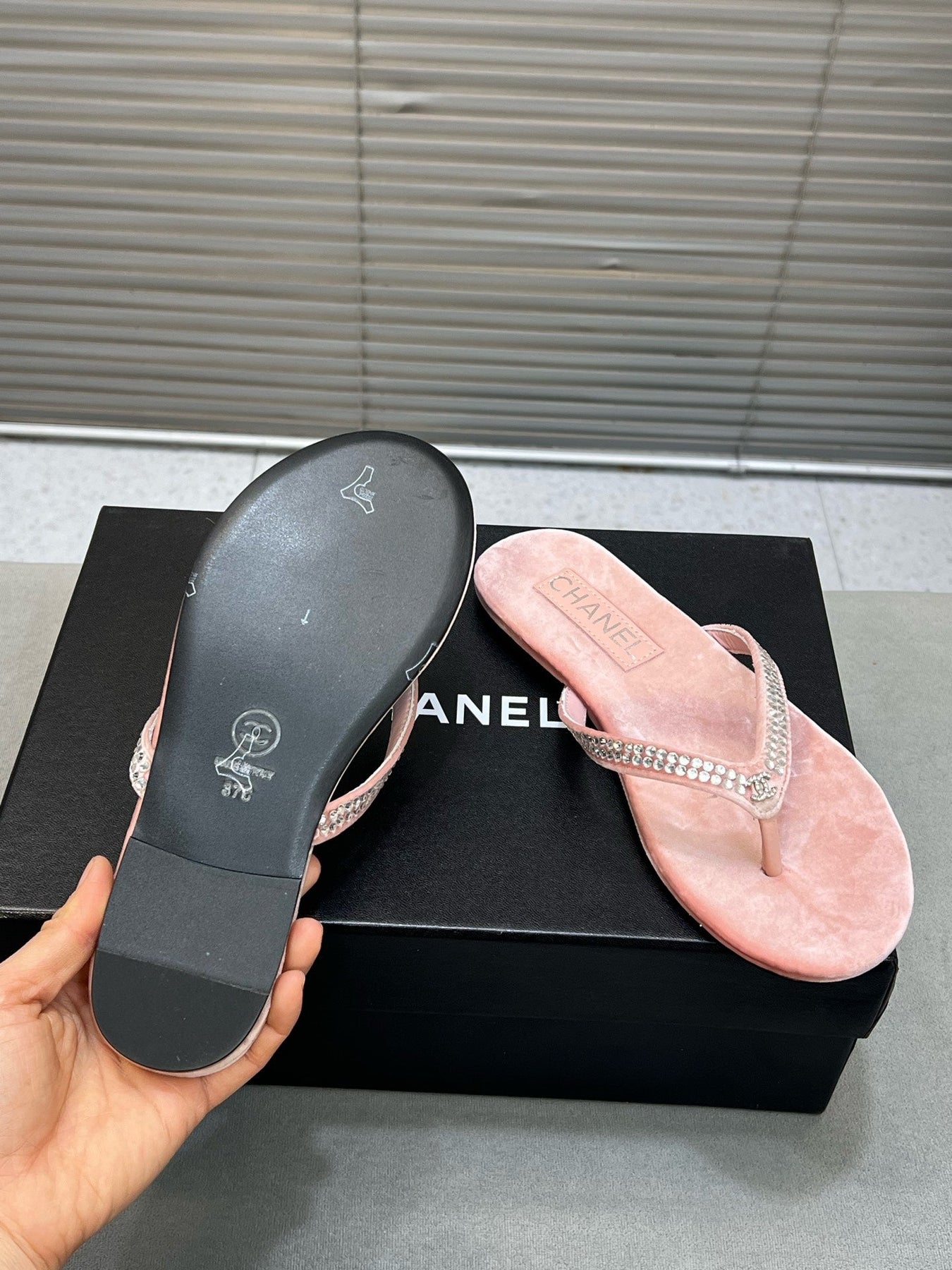 CRYSTAL THONG SANDAL IN FLAMINGO PINK SUEDE