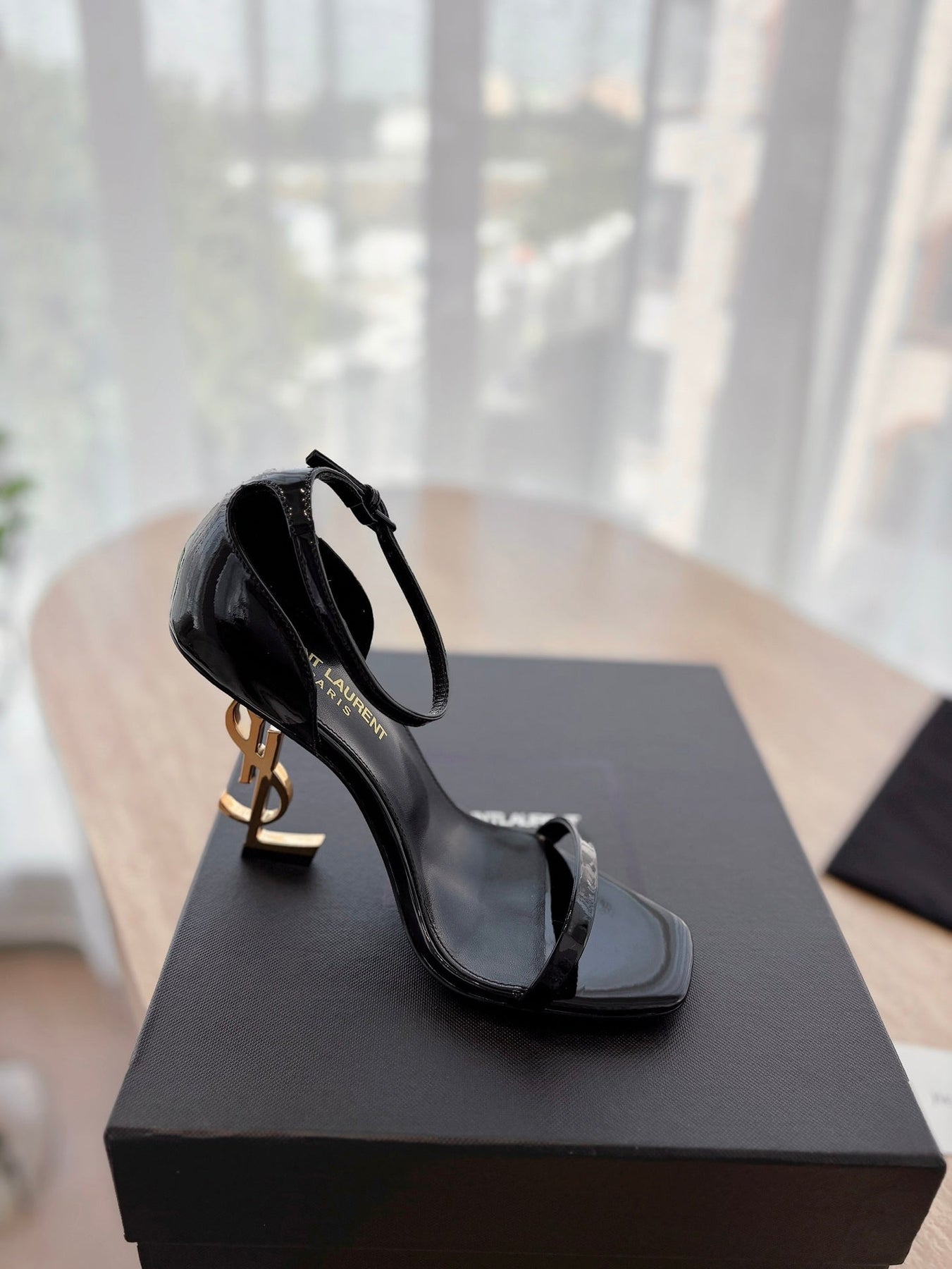 CLASSIC HIGH HEELS 10 CM IN BLACK PATENT CALFSKIN