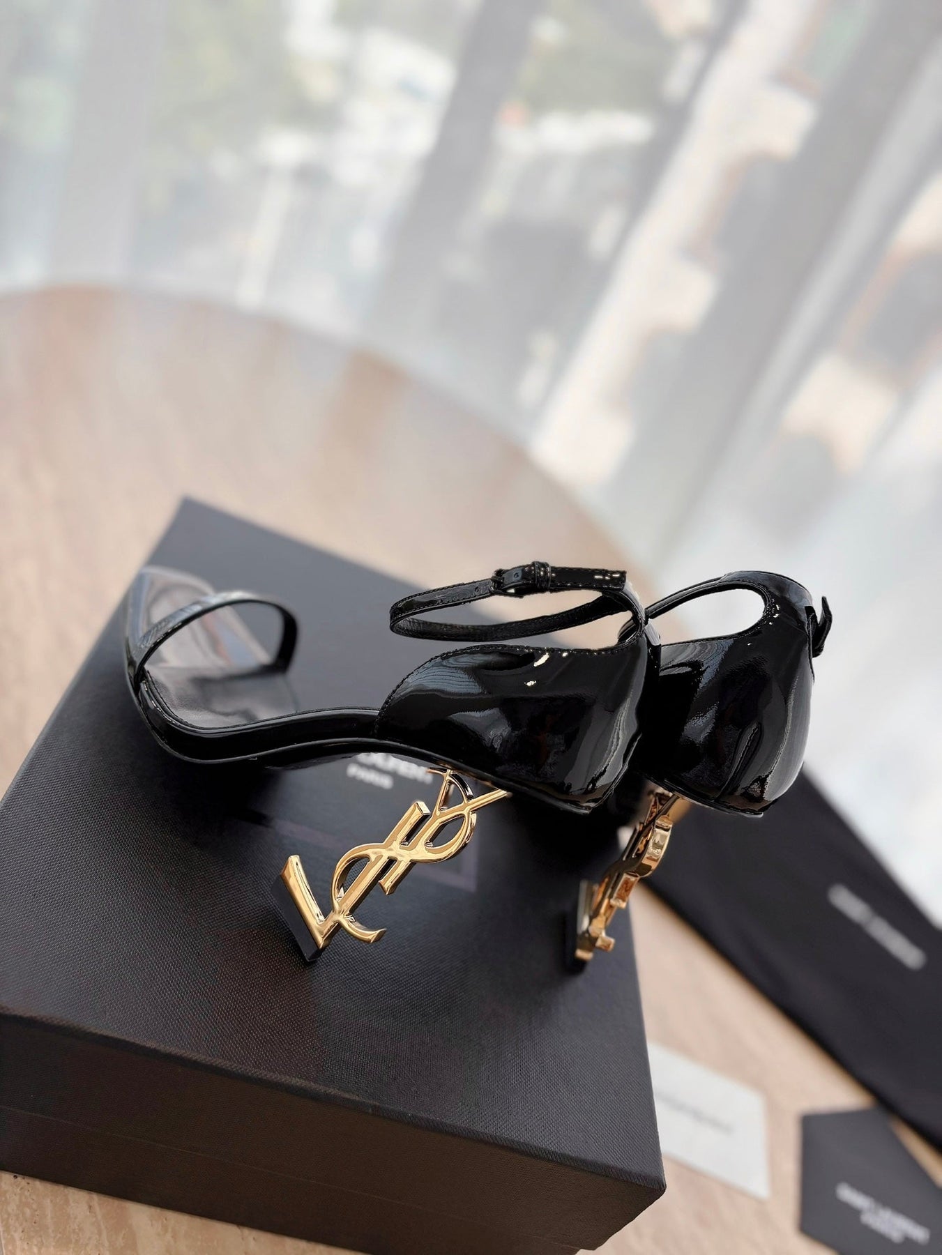 CLASSIC HIGH HEELS 10 CM IN BLACK PATENT CALFSKIN