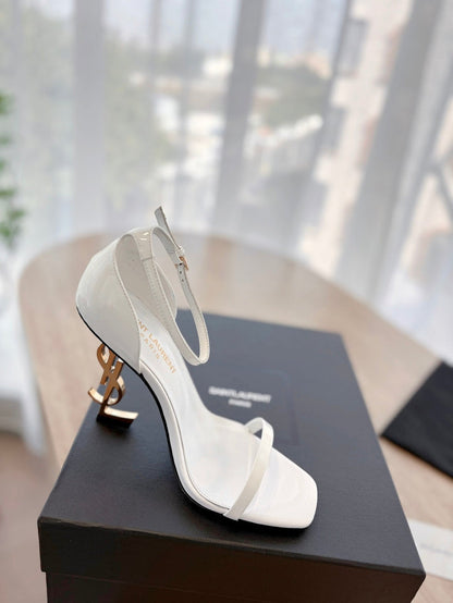 CLASSIC HIGH HEELS 10 CM IN WHITE PATENT CALFSKIN