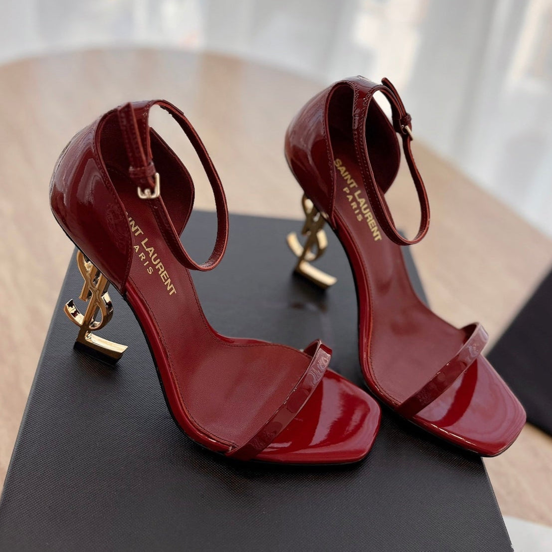 CLASSIC HIGH HEELS 10 CM IN CRIMSON RED PATENT CALFSKIN
