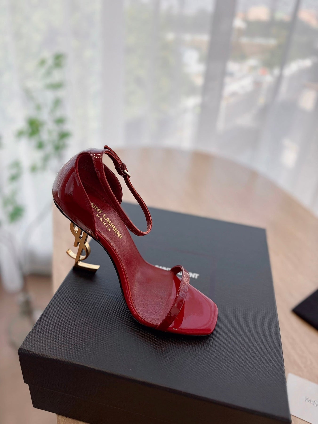 CLASSIC HIGH HEELS 10 CM IN CRIMSON RED PATENT CALFSKIN