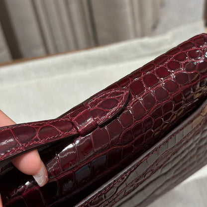 KELLY CUT 31 IN SANGRIA PURPLE ALLIGATOR LEATHER WITH GOLD HARDWARE