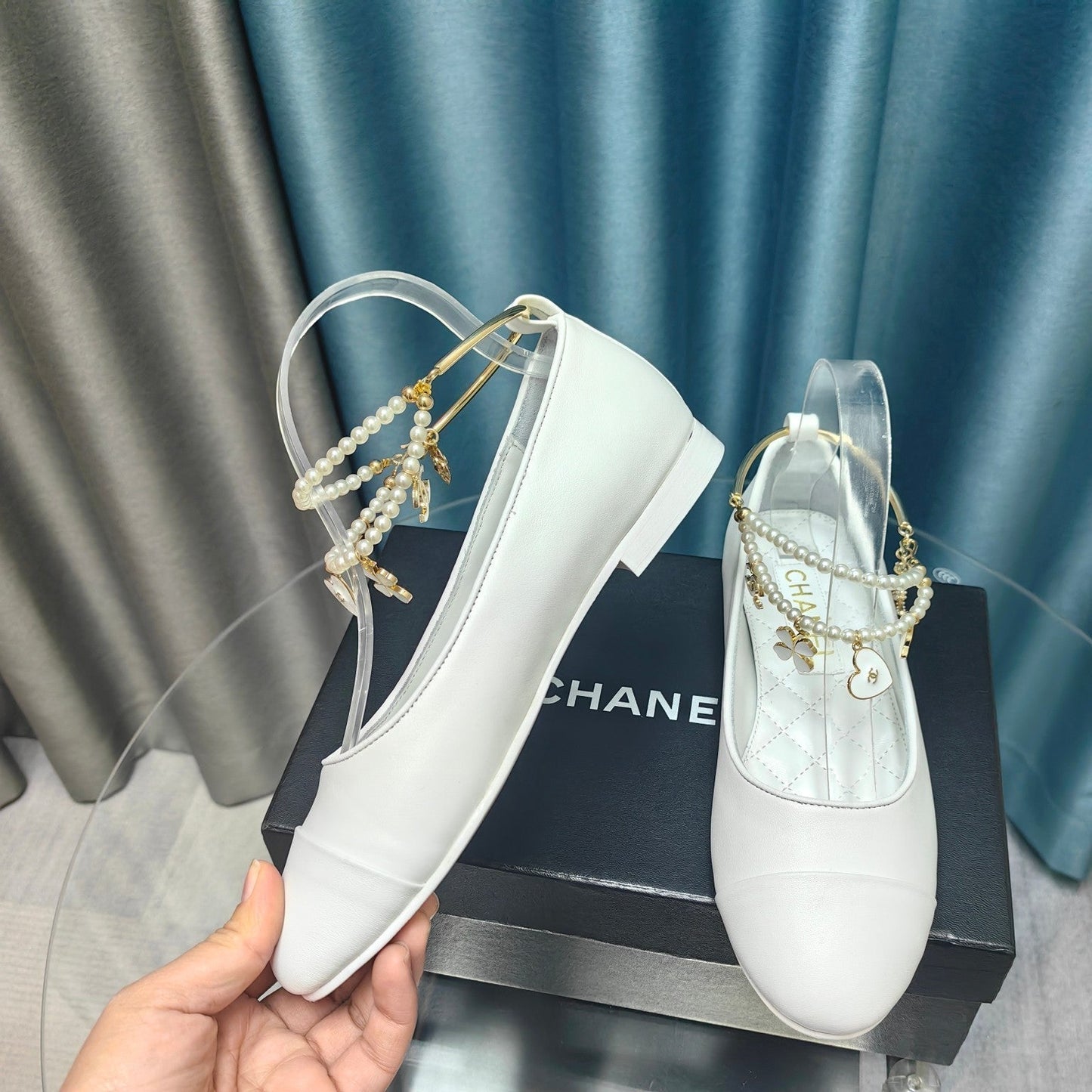 MARY JANE WITH PEARL STRAP IN WHITE LAMBSKIN