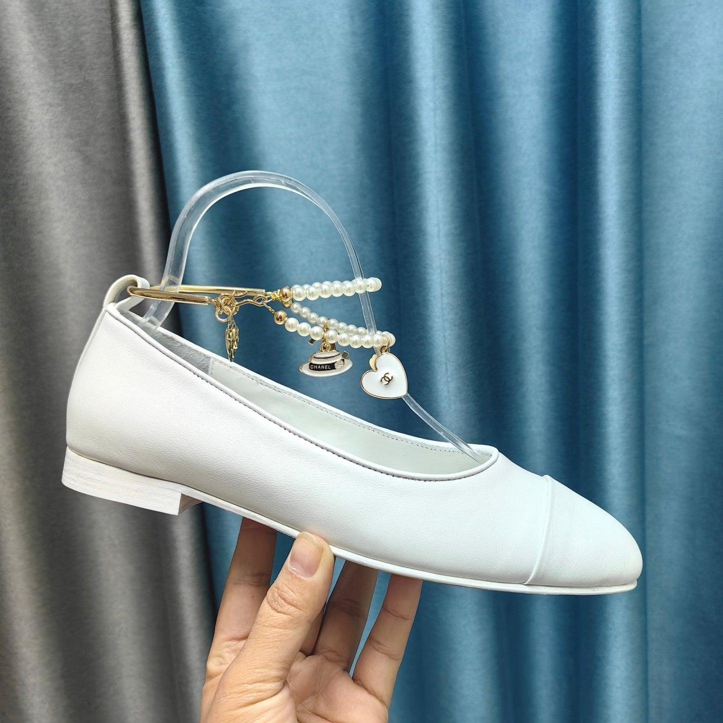 MARY JANE WITH PEARL STRAP IN WHITE LAMBSKIN