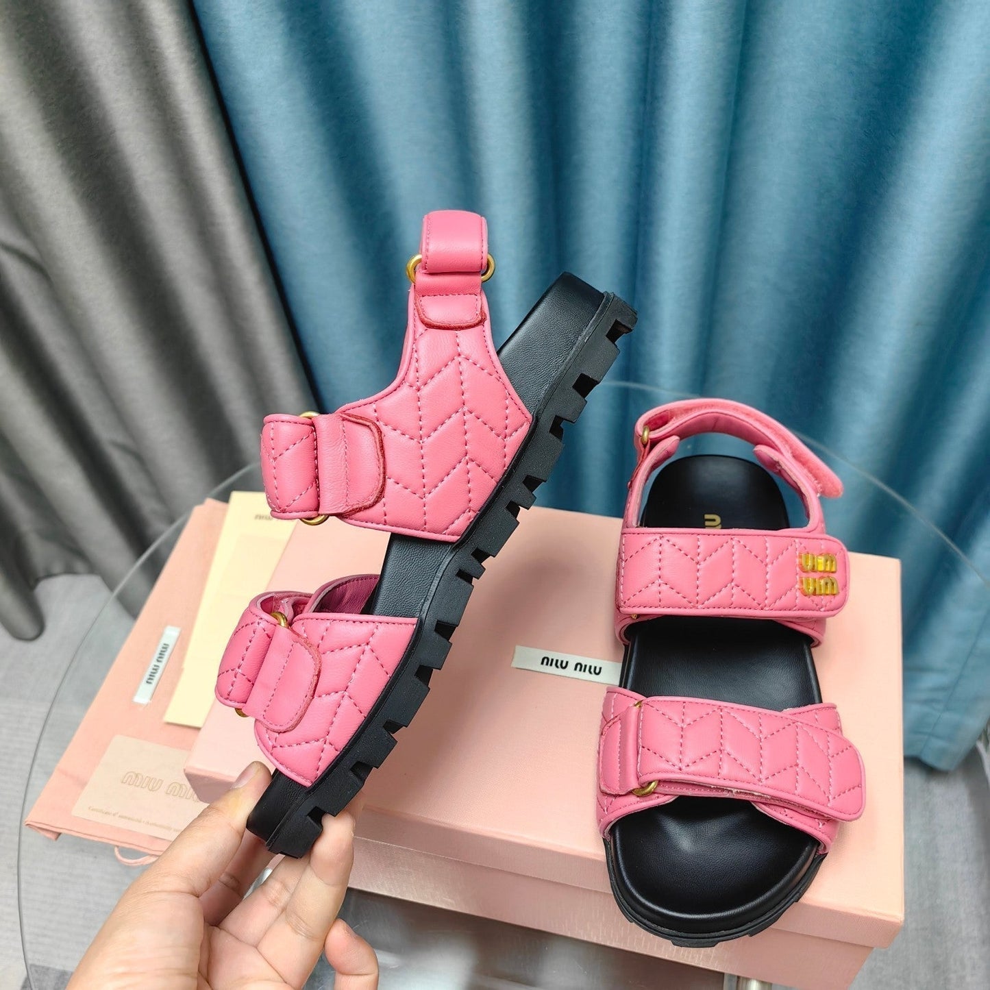 SANDALS BLACK MIX PINK SHEEPSKIN WITH HORIZONTAL STRAPS