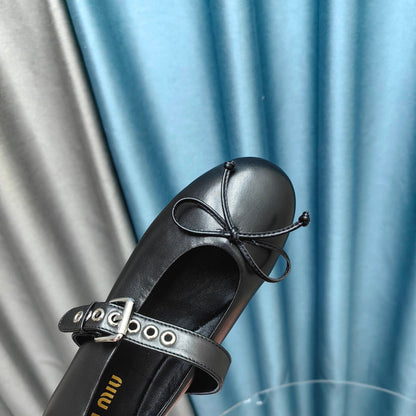 BLACK BALLET SHOES COWHIDE WITH BUTTON