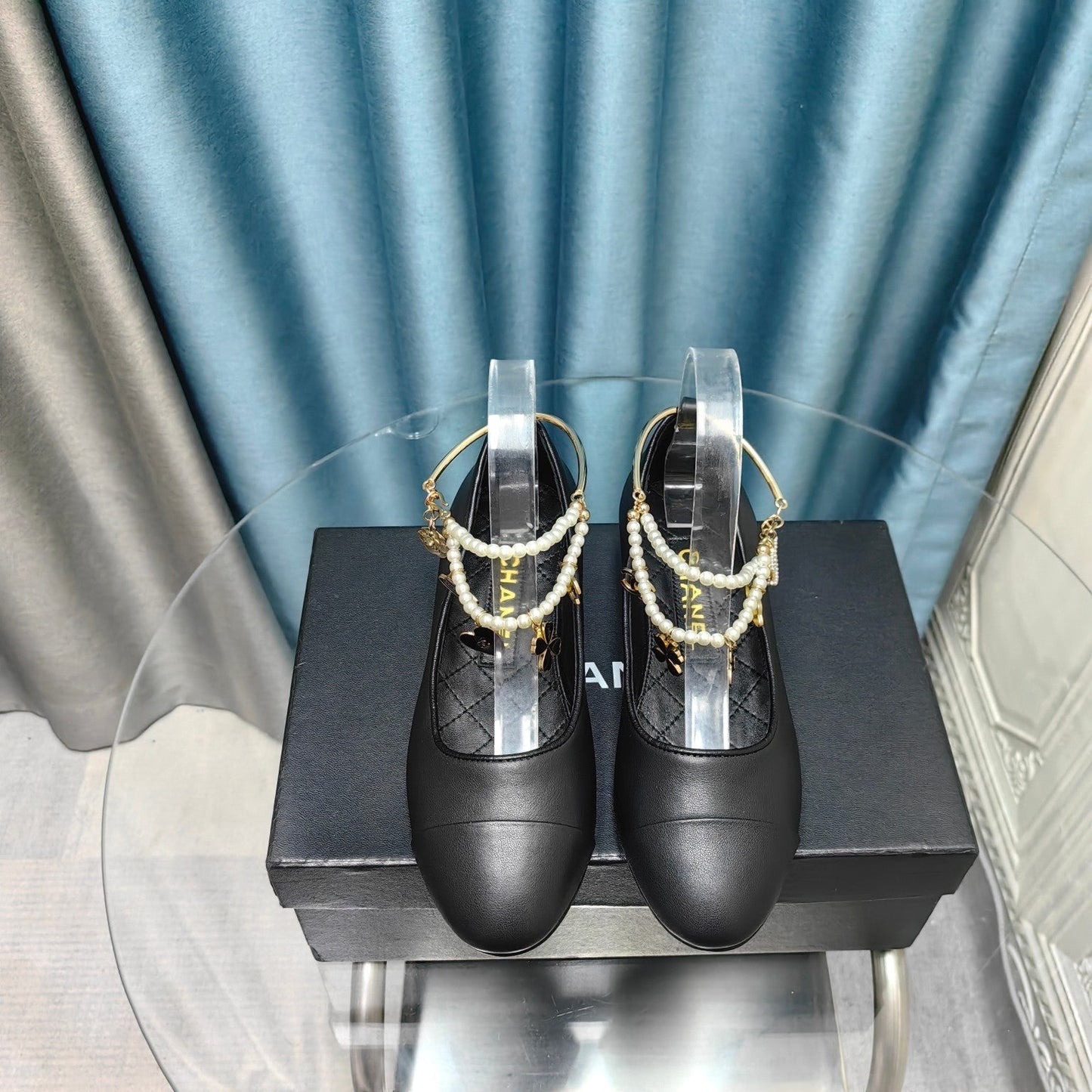 MARY JANE WITH PEARL STRAP IN BLACK LAMBSKIN