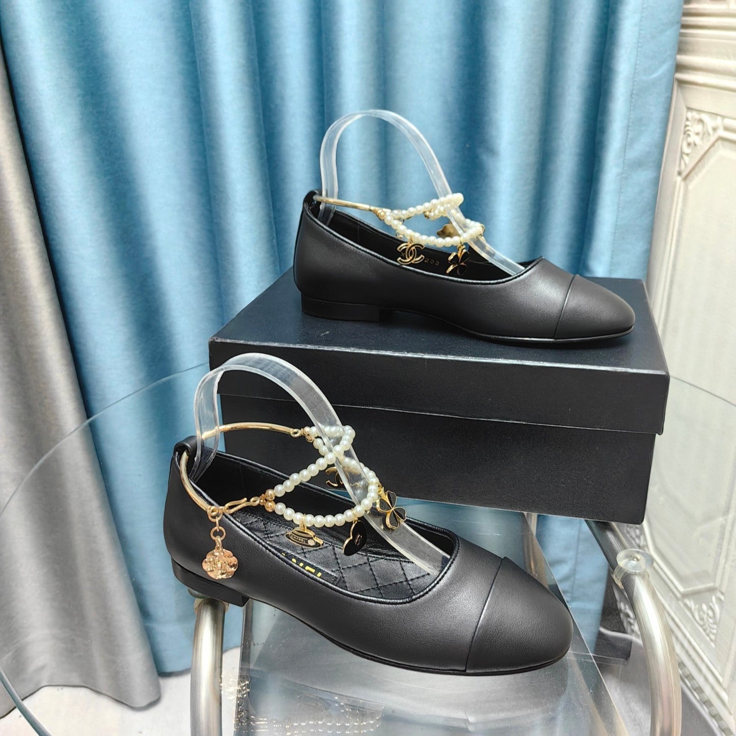 MARY JANE WITH PEARL STRAP IN BLACK LAMBSKIN