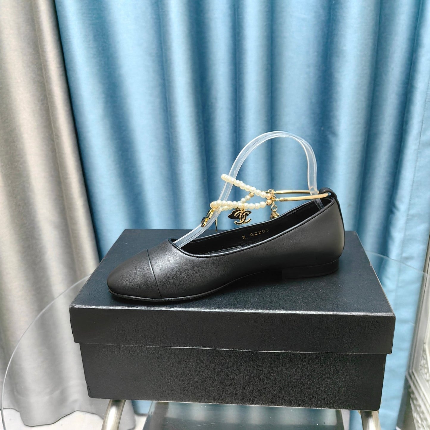 MARY JANE WITH PEARL STRAP IN BLACK LAMBSKIN