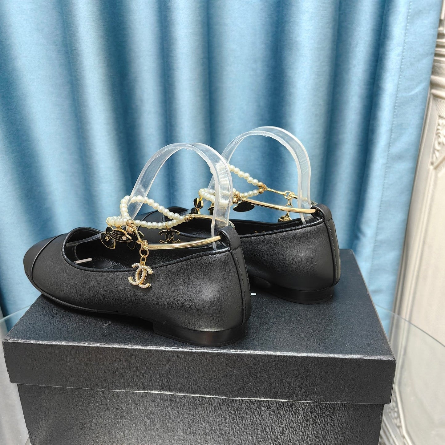 MARY JANE WITH PEARL STRAP IN BLACK LAMBSKIN