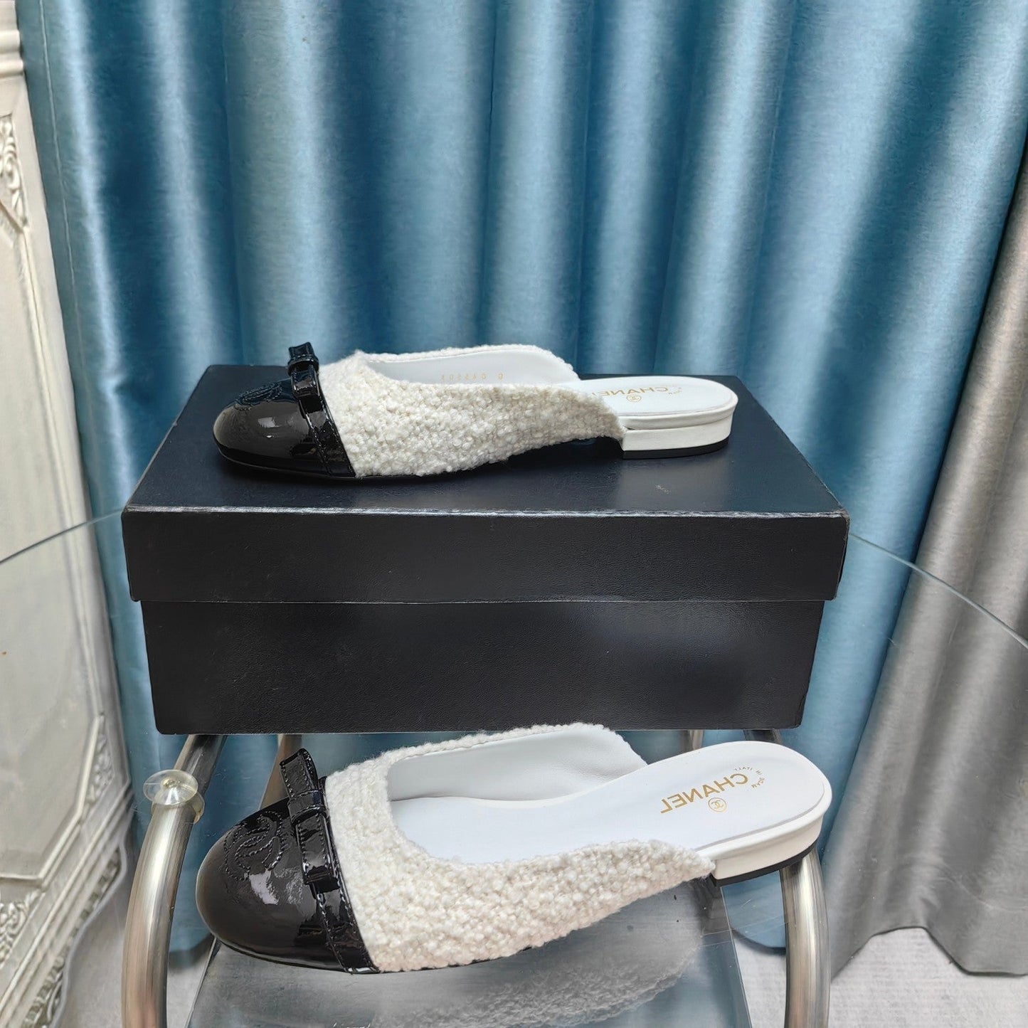 MULE IN WHITE TWEED AND BLACK LAMBSKIN