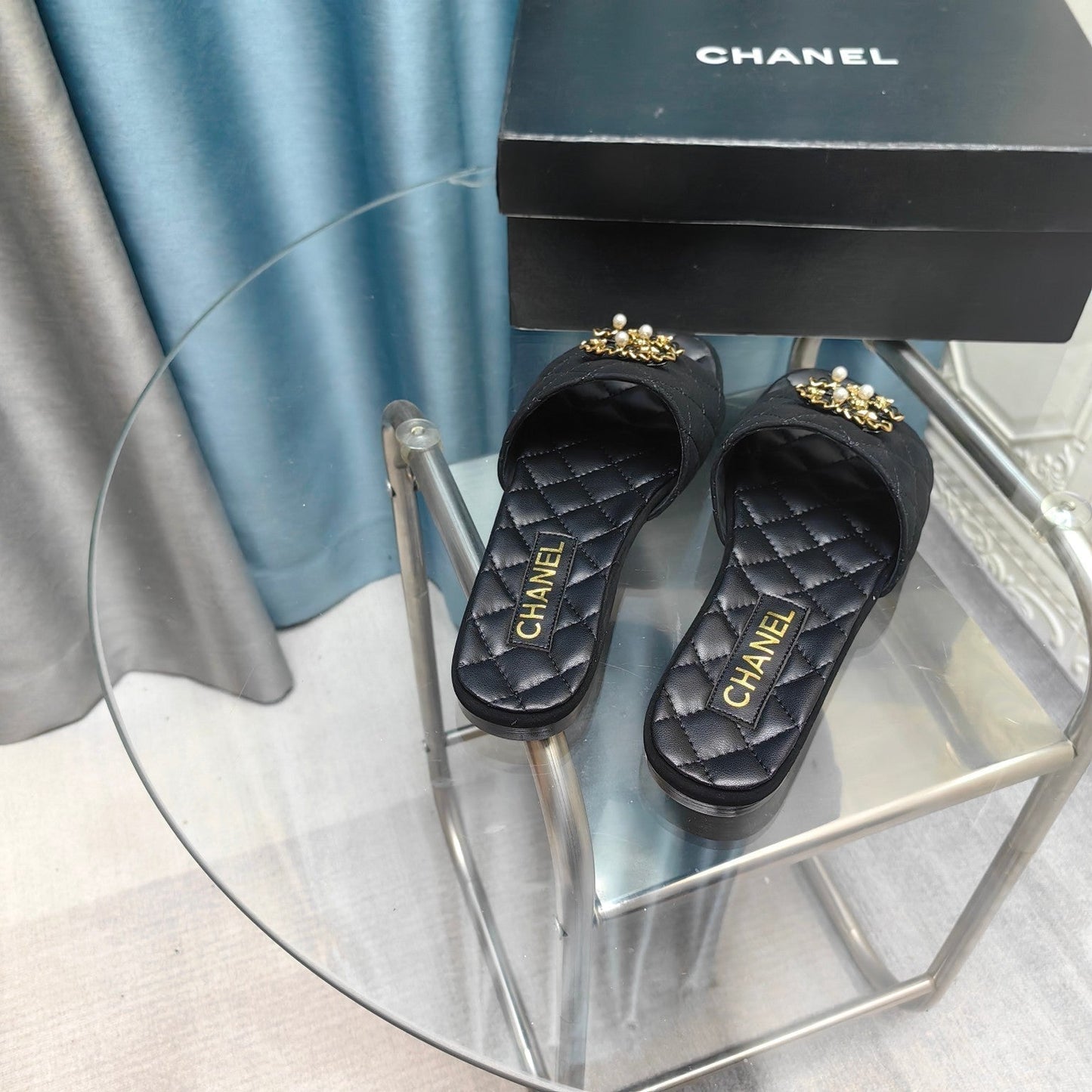 QUILTED SLIPPERS BLACK SUEDE AND SHEEPSKIN