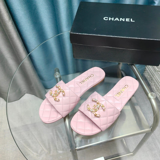 QUILTED SLIPPERS LIGHT PINK SHEEPSKIN