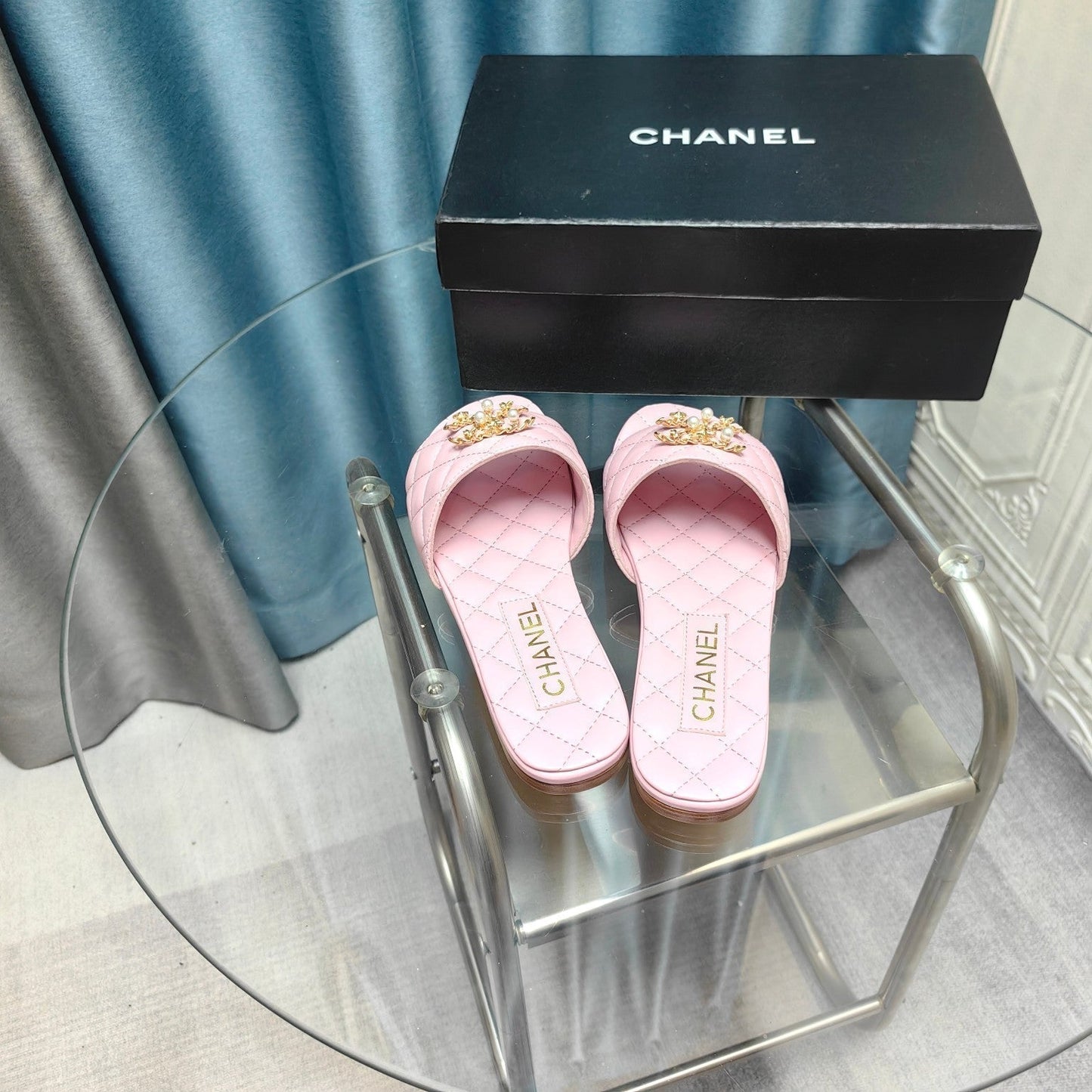 QUILTED SLIPPERS LIGHT PINK SHEEPSKIN