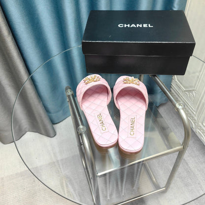 QUILTED SLIPPERS LIGHT PINK SHEEPSKIN