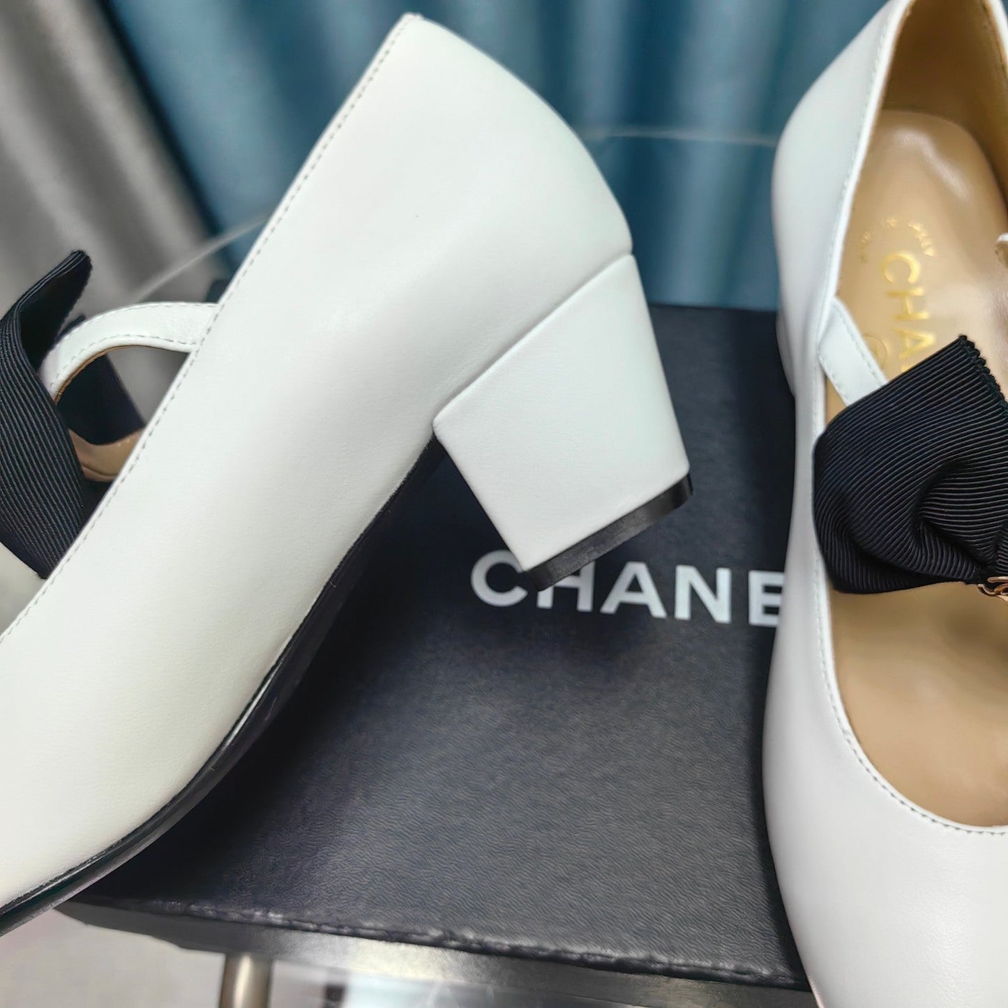 HIGH MARY JANE SHOES WHITE SHEEPSKIN WITH BLACK BOW