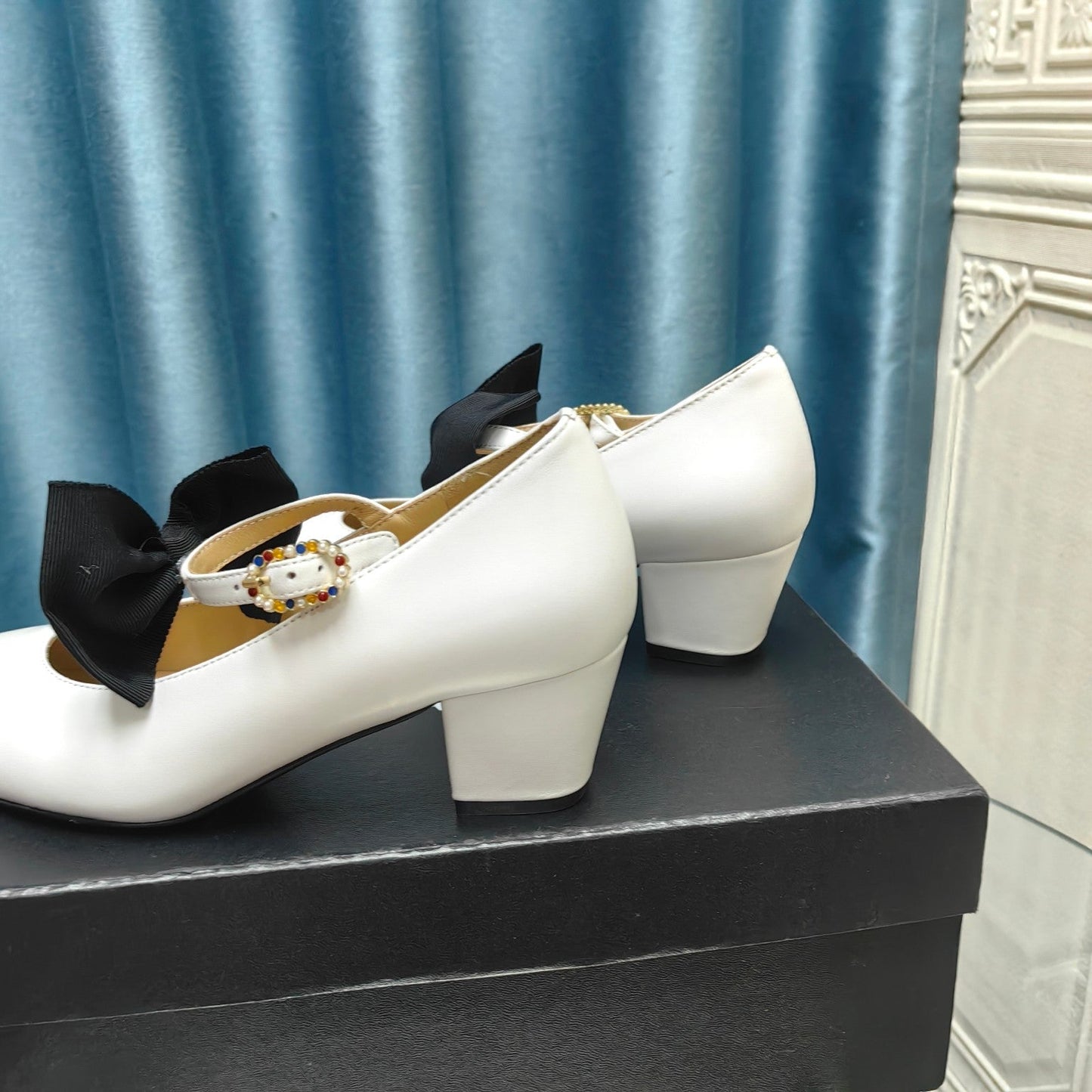 HIGH MARY JANE SHOES WHITE SHEEPSKIN WITH BLACK BOW